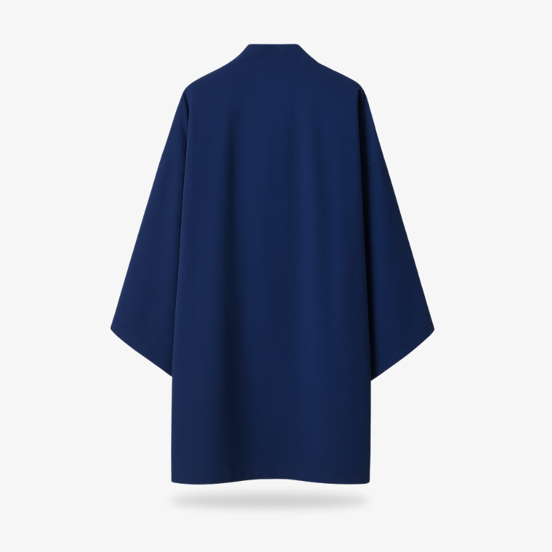 Blaue Japanische Jacke für Damen, freigestellt auf weißem Hintergrund.