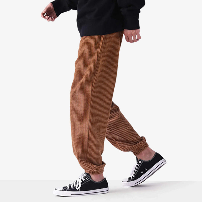 Braune japanische Cordhose aus hochwertigem Cordstoff für den Alltag