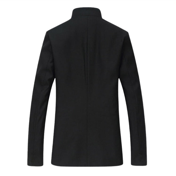 Schwarze Gakuran Jacke als japanische Herrenuniform im Ganzkörperbild