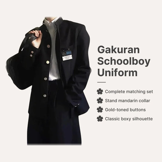 Japanische Schuluniform Set mit Stehkragen, goldfarbenen Knöpfen und boxiger Silhouette