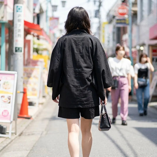 Schwarze Haori Jacke Herren Rückansicht im japanischen Stil
