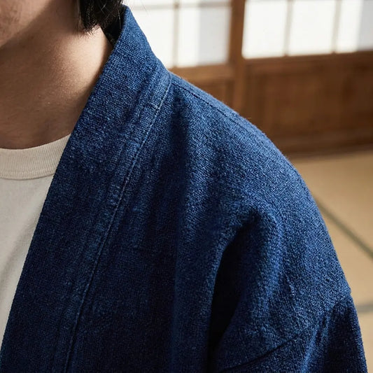 Nahaufnahme des bedruckten Stoffs und Ärmels einer Vintage Haori Jacke