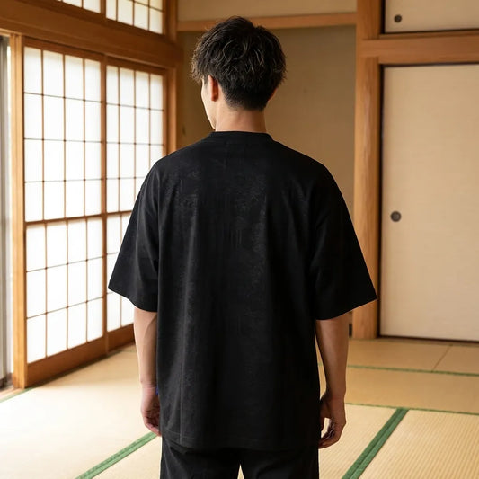Rückansicht des schwarzen Harajuku Shirts aus Baumwolle