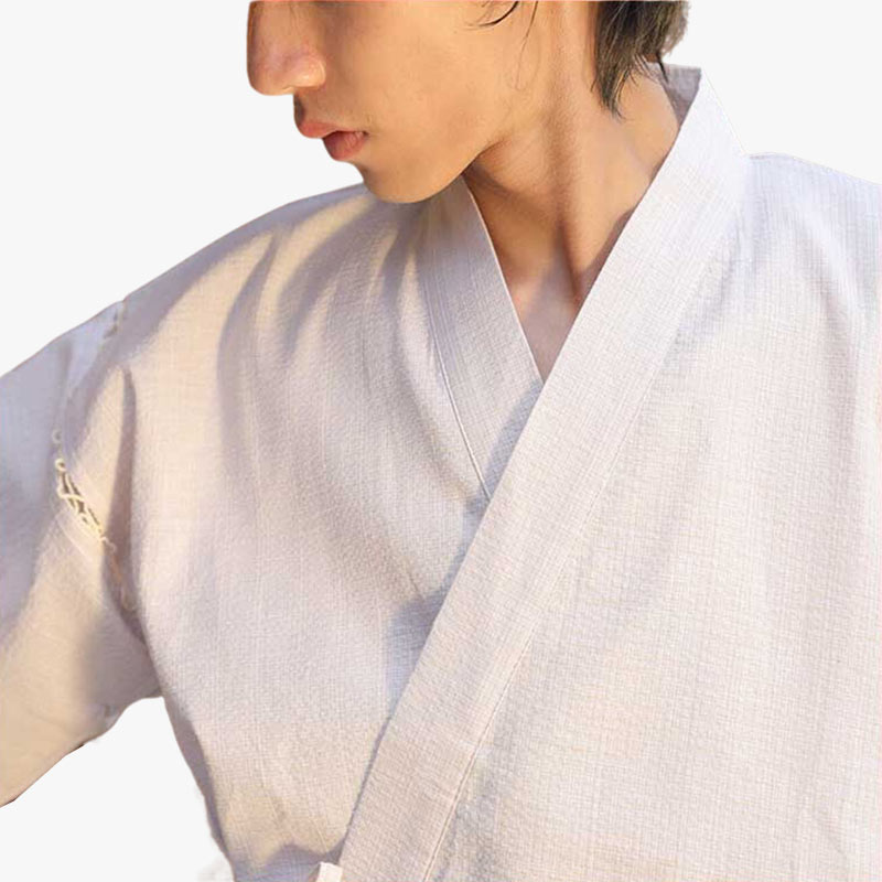 Detailansicht des Streifenmusters am Jinbei Baumwollset