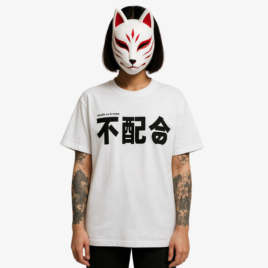 Weißes Kanji Shirt mit auffälligem schwarzem japanischem Schriftzeichen Druck