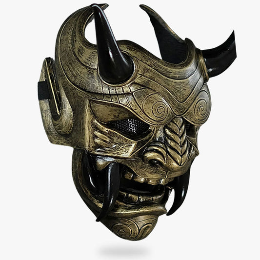 Traditionelle Oni-Maske aus Fiberglas mit Hörnern und scharfen Zähnen, von einem Kunsthandwerker bemalt