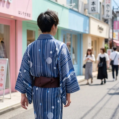 Blauer Kimono Herren, Rückansicht im Ganzkörperbild