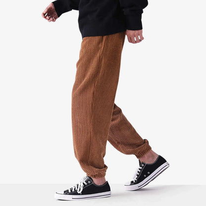 Braune japanische Cordhose aus hochwertigem Cordstoff für den Alltag