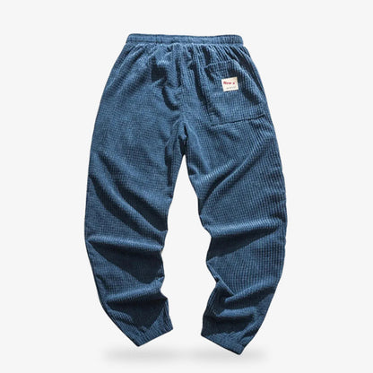 Dunkelblaue Cordhose im Japan-Stil mit klassischem Cordstoff und modernem Schnitt