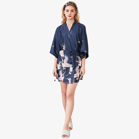 Nachtkimono für Damen mit 3/4-Ärmeln und Kranich-Muster im Detail