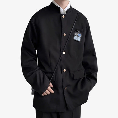 Gakuran Schuljacke mit goldfarbenen Knöpfen im Detail
