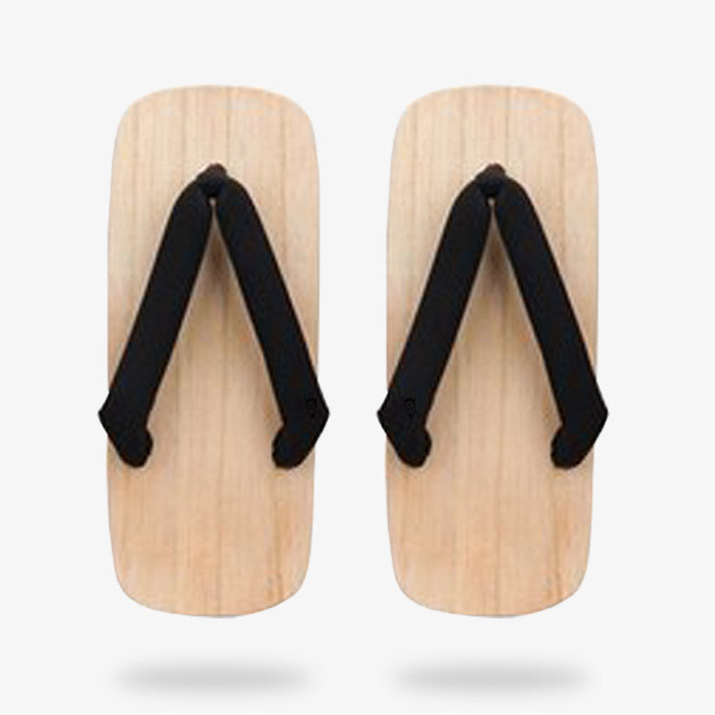 Mehrere Geta Sandalen aus Holz mit schwarzen Riemen zur Auswahl
