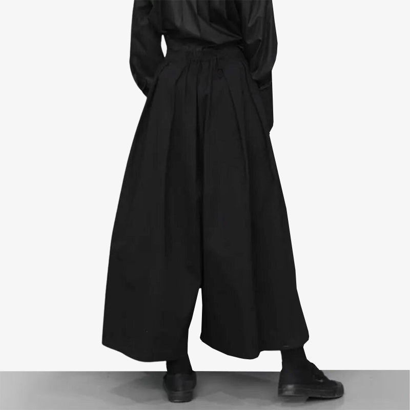 Modische Hakama Hose Damen in Schwarz für einen urbanen japanischen Streetwear-Look