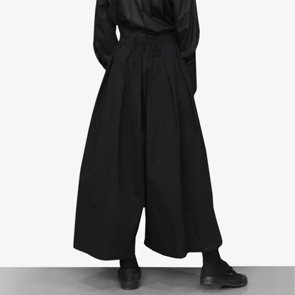 Modische Hakama Hose Damen in Schwarz für einen urbanen japanischen Streetwear-Look