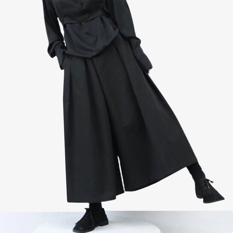 Schwarze Hakama Hose Damen als traditionelles japanisches Kleidungsstück für Streetwear-Looks