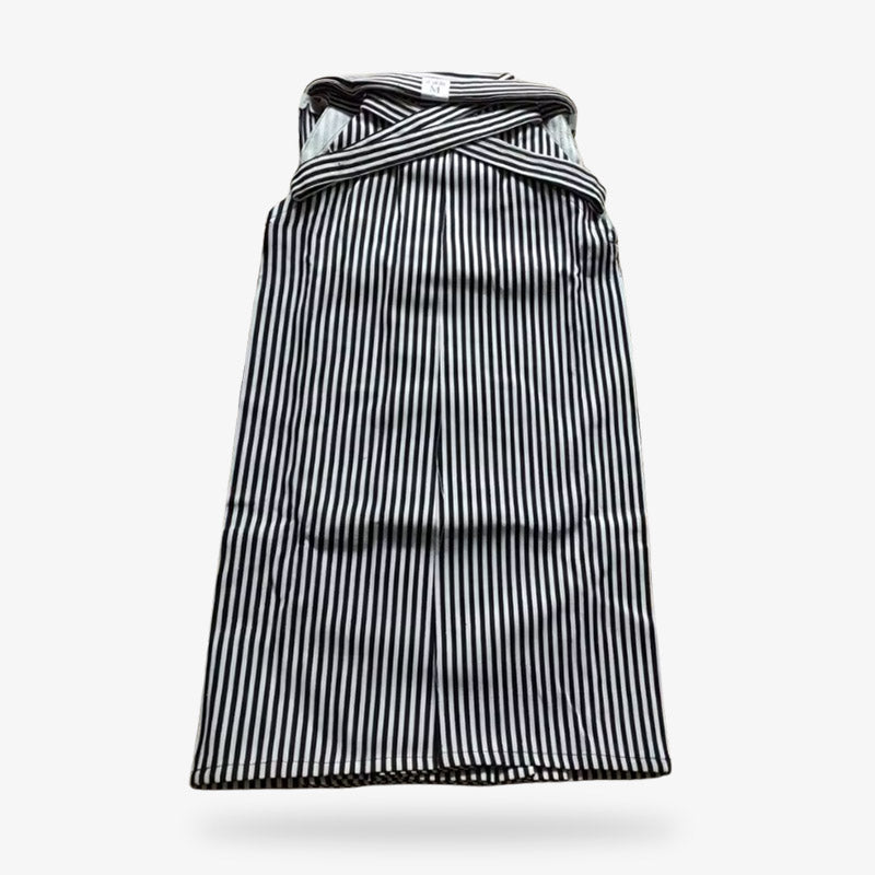 Hakama Hose mit vertikalem Streifenmuster im klassischen Kimono Stil