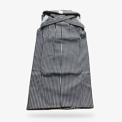 Hakama Hose mit vertikalem Streifenmuster im klassischen Kimono Stil