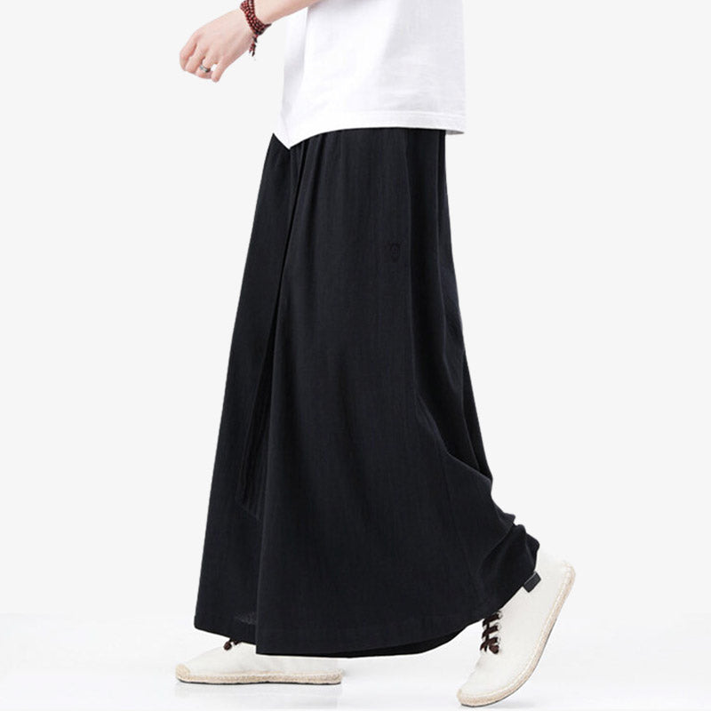 Schwarze weite Hakama Hose im traditionellen Samurai-Stil für Herren