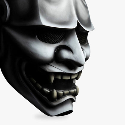 Hannya Maske mit Hörnern und Fangzähnen als Oni Dämonenmaske