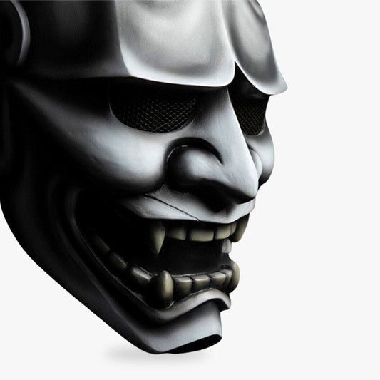 Hannya Maske mit Hörnern und Fangzähnen als Oni Dämonenmaske