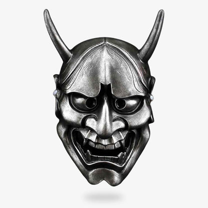 Hannya Maske aus Fiberglas mit Hörnern und Zähnen im Oni-Design