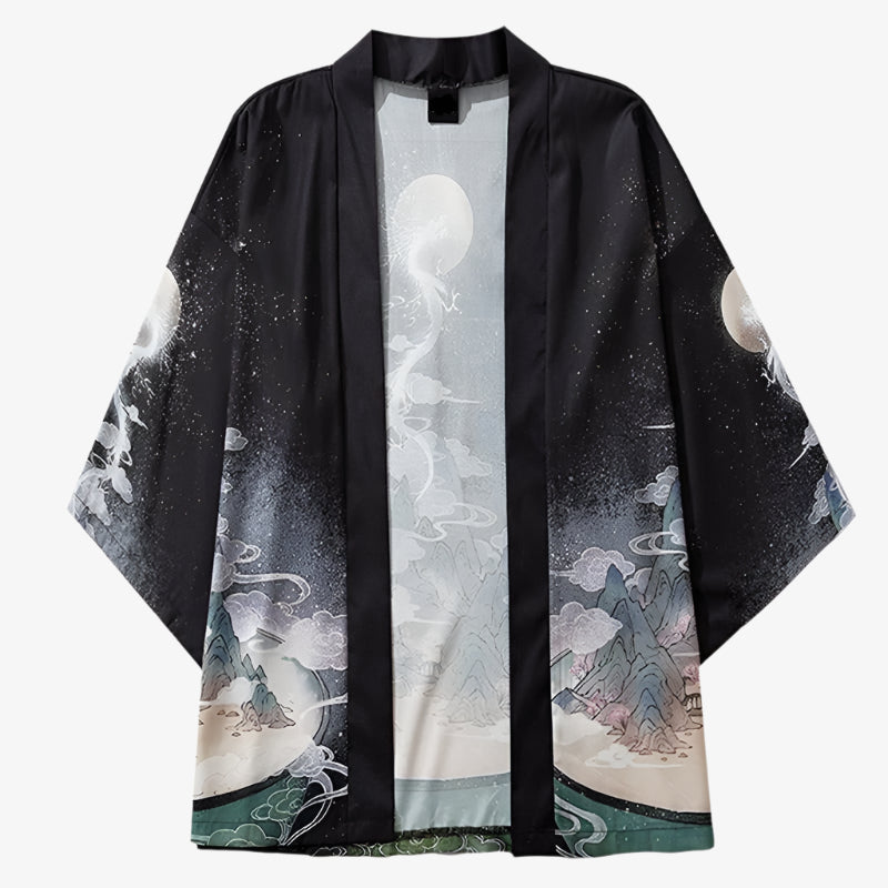 Schwarze Haori Kimono Jacke mit kunstvollem Design auf weißem Hintergrund