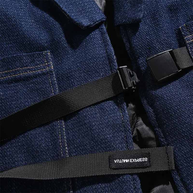Detailaufnahme des Materials einer blauen Haori Jacke mit minimalistischem Design
