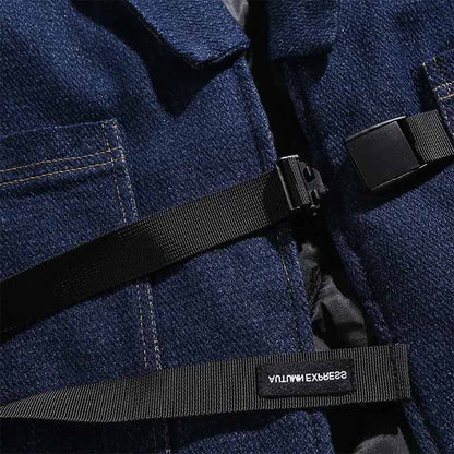 Detailaufnahme des Materials einer blauen Haori Jacke mit minimalistischem Design