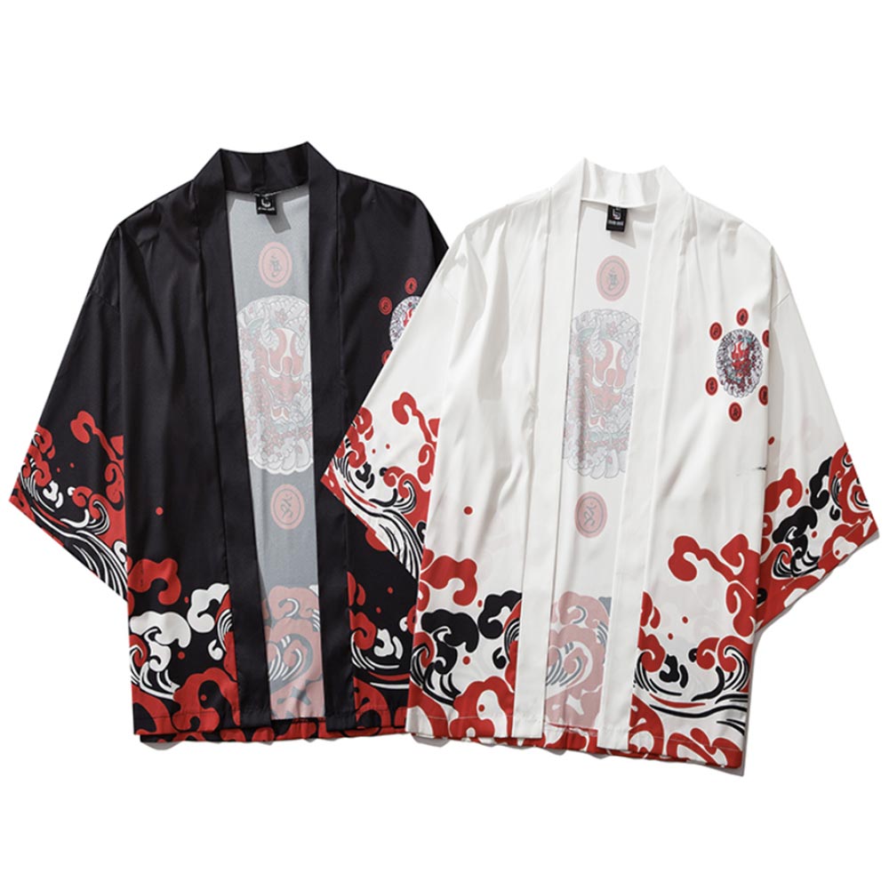 Zwei Kimono Stoffe mit gedruckten Oni Dämon Symbolen im japanischen Stil