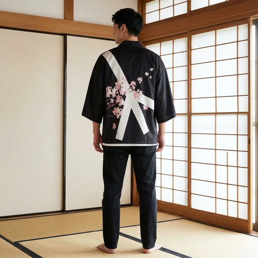 Rückansicht der Haori Kimono Jacke mit vollständigem Sakura Blütenmuster
