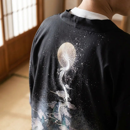 Nahaufnahme der Rückenstickerei der Haori Jacke Yume Yukata