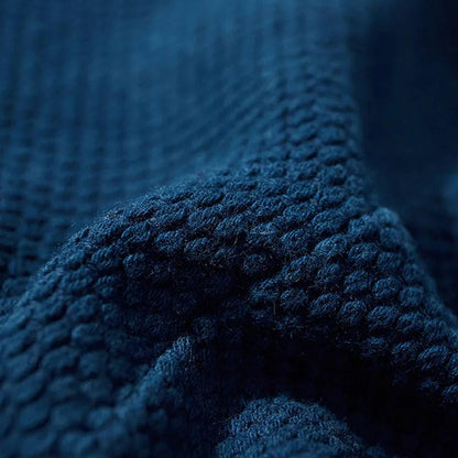 Materialdetail der Vintage Haori Jacke in minimalistischem Indigo-Blau