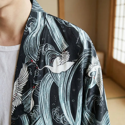 Nahaufnahme von Stoffdruck und Ärmel der Haori Jacke im Kimono-Stil