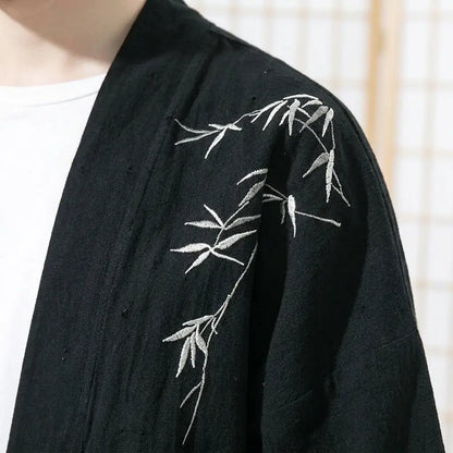 Nahaufnahme des bedruckten Stoffs und Ärmels der Haori Kimono Jacke