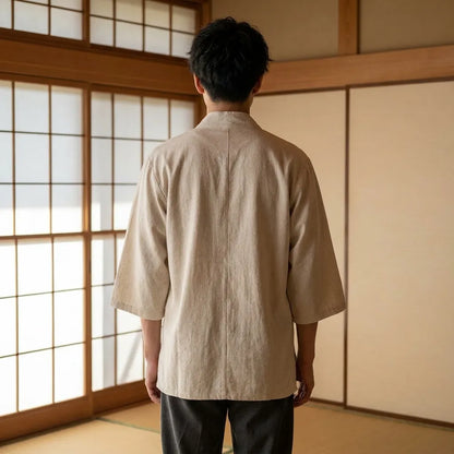 Weiße Haori Kimono Jacke mit lockerer Silhouette von hinten