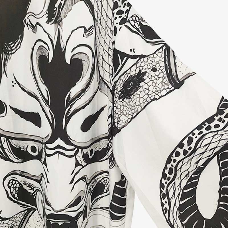 Haori Jacke mit detailreichem Hannya Maskenprint und Bezug zur japanischen Mythologie