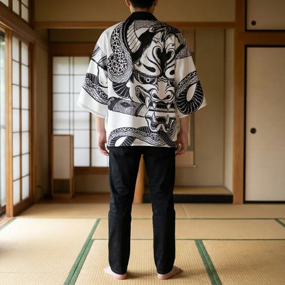 Rückansicht des Haori mit großflächigem Hannya Maskendruck und Wellenmuster