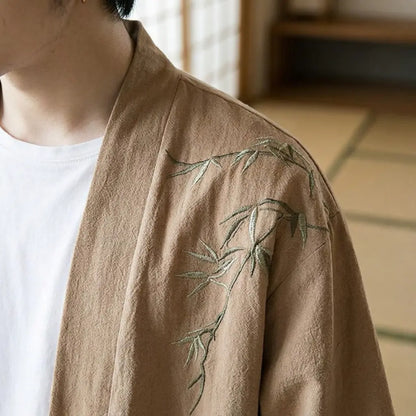 Nahaufnahme von Stoffdruck und Ärmel der Haori Kimono Jacke