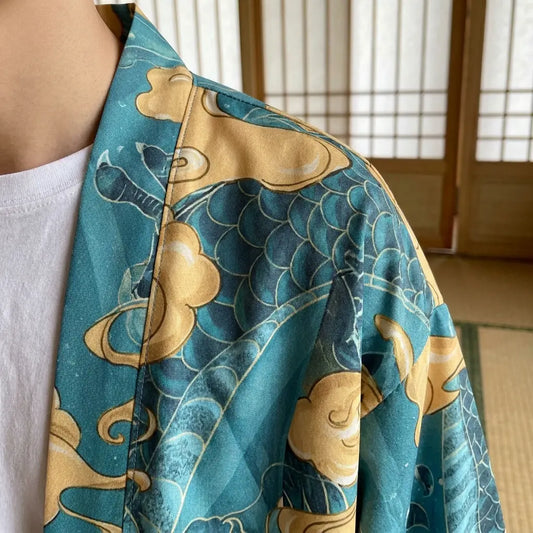 Nahaufnahme von Stoffdruck und Ärmel der Haori Harajuku Kimono Jacke