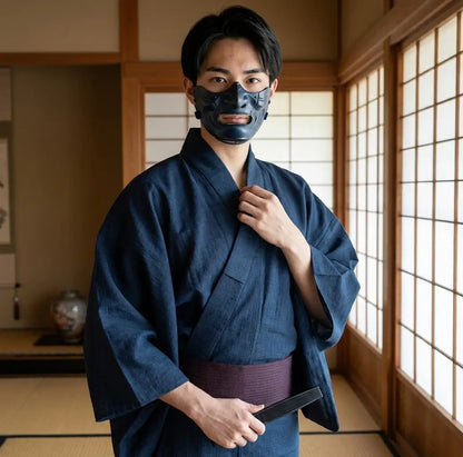 Dunkler Herren Kimono aus Baumwolle mit lockerer Silhouette von vorne