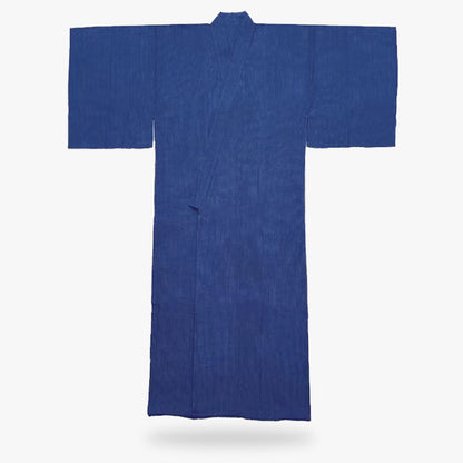Blauer Herrenkimono aus Baumwolle mit Obi Gürtel getragen