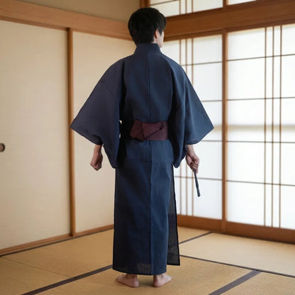 Traditioneller Herrenkimono in Blau, Rückenpartie im Detail