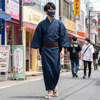 Herrenkimono blau mit lockerem Ärmelschnitt von vorne