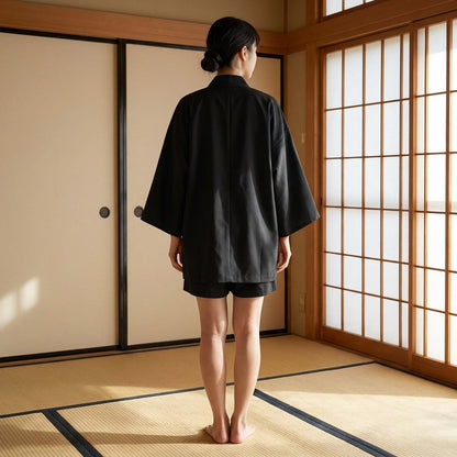 Herrenkimono mit langer Linienführung von hinten