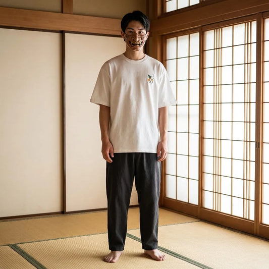 Japan T-Shirt in Weiß mit verspieltem Kawaii-Motiv vorne