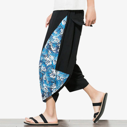 Japanische Harem-Hose mit weitem Beinschnitt und traditionellem Wellenmuster