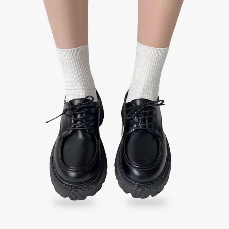 Schwarze japanische Schuluniform Schuhe mit Plateausohle für den klassischen Sailor-Fuku Look
