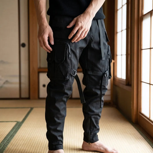 Japanische Techwear Hose kombiniert mit Streetwear Outfit