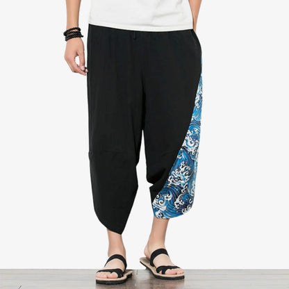 Schwarze japanische Hose mit fließendem Wellenmuster im Streetwear-Stil