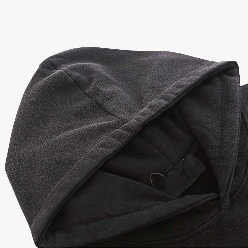 Detailansicht eines japanisch inspirierten Streetwear-Hoodies mit Cyberpunk-Motiv